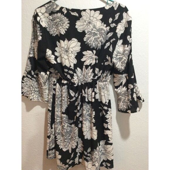 Lulus Steal the Show Black and White Floral Print Cold-Shoulder Dress Medium M - Picture 11 of 11